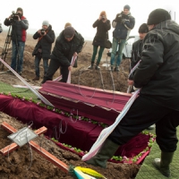 Поховано останнього героя Іловайська