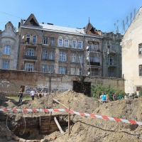 Археологи виявили масові поховання у центрі міста