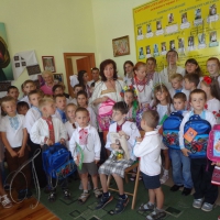 До школи проводжали великою <<Українською родиною>>