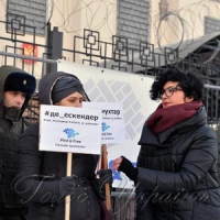 У Криму тривають обшуки та затримання активістів і правозахисників