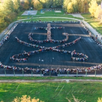 Тисячі студентів склали «живий» герб