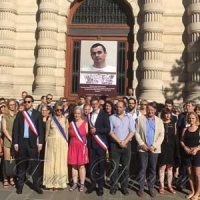На фасаді паризької мерії вивісили фото Сенцова
