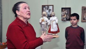 Уродженка Донбасу першою на Рівненщині відродила поліську ляльку