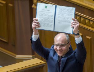 The law to ensure the use of Ukrainian as the State language has been submitted to the President for signing