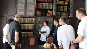 Депутатам Вінницької облради показали каретну бібліотеку
