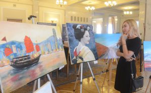 В кулуарах Верховної Ради відкрилася художня виставка «Барви світу»