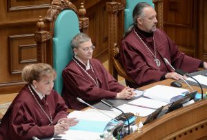 Суд розглядає конституційність підстав дострокового припинення повноважень парламенту