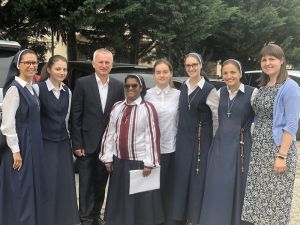 Відома на Закарпатті  монахиня з Індії  отримала  наше громадянство