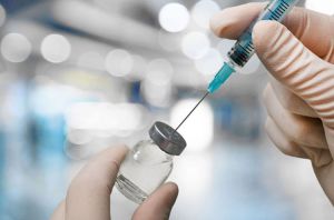 Работники образования и медики призывают родителей не отказываться от прививок