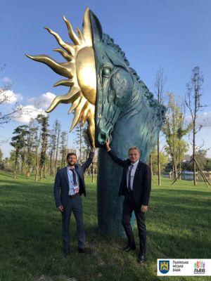 Роботи львівського скульптора Володимира Цісарика встановили в Китаї