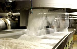 Почти 1,4 млн тонн сахара произвели заводы Украины.