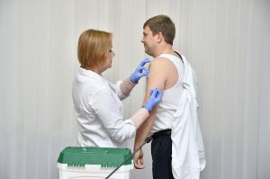 Працівники Рівненської ОДА власним прикладом підтримали вакцинацію