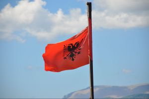Карантин в Албанії: гайки закрутили до межі