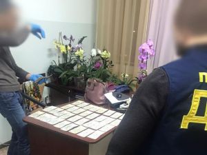 На Кіровоградщині посадовці організували злочинну схему отримання хабарів