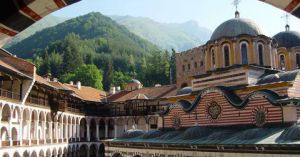 Болгарія поки що не прийматиме туристів з України, Росії і Туреччини