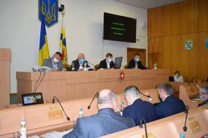 На сесії Рівненської обласної ради заслухали інформацію про епідемічну ситуацію на Рівненщині, хочуть зберегти аеропорт, підтримати комунальні медзаклади