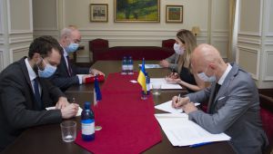 Київ закликав засудити візит кількох європарламентаріїв до окупованого Криму