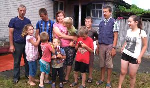 На Житомирщині багатодітну родину не залишили наодинці з бідою