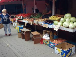 Від дешевої цибулі до дорогих перців пропонує ринок у розпалі літа