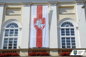 У Львові на Ратуші вивісили банер на знак солідарності