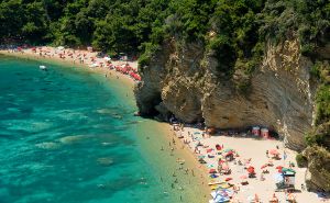 Чорногорія: Туристичний сезон уже не врятувати