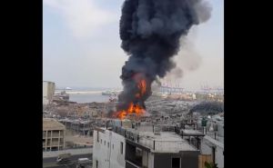 Пожежа в порту Бейрута спричинила паніку