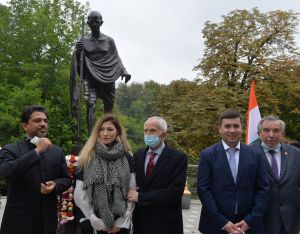 У Києві з’явився перший пам’ятник Махатмі Ганді