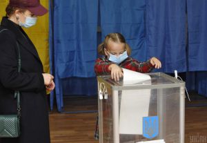 Las elecciones locales ordinarias se celebraron con éxito en Ucrania