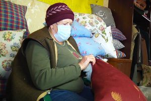 Житомир: Подушки для лікарні  від «Бабусиного батальйону»