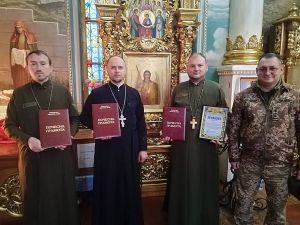 Черкаси: Священиків нагородили за волонтерську діяльність