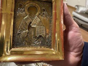 Старовинну ікону, «знайдену» в окупованому Луганську, подарували Лаврову