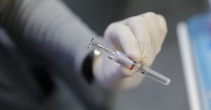 Польща: Кампанію зі щеплення від коронавірусу довелося «пригальмувати»