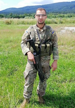 Народний герой України Микола Лавренчук — кулеметник,  який першим відкрив вогонь по ворогу біля Слов’янська