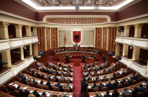 Никто не спешит объявлять себя победителем на парламентских выборах в Албании 