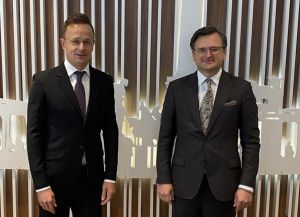 Міністр закордонних справ Угорщини відвідає Донбас