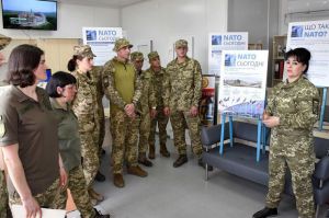 Луганщина: У місті Щастя представили виставку, присвячену співпраці України та НАТО