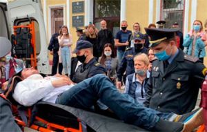 Белорусский оппозиционер попытался перерезать себе горло в суде