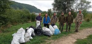Активісти організували масштабне прибирання у Чернівцях