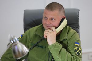 Фотофакт: Валерій Залужний провів першу телефонну розмову з генералом Тодом Волтерсом
