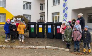 Черновцы: Зарабатывают на бытовых отходах