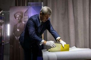 В Киеве экспонируют самый старый сине-желтый флаг