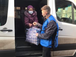 Луганщина: Вимушених переселенців евакуювали