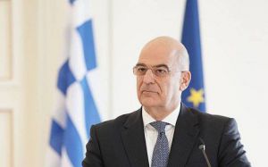 Глава МЗС Греції планує особисто поїхати до Маріуполя з гуманітарною допомогою