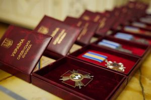 Державними нагородами відзначили 122 захисників України, з них 23 – посмертно