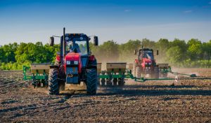 Аграрії працюють - посівна стартувала в 20 областях України