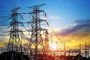 Залучені з Києва та Одеси енергетики відновлюють електроживлення в районах області