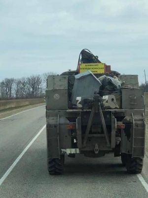 Symbol des modernen Russland ist ein Hundehäuschen, das ein russischer Soldat aus der Ukraine mitgebracht hat