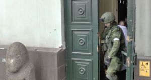  Російські окупанти остаточно розграбовують і нищать Маріуполь 