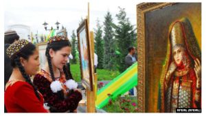 Туркменським жінкам заборонили бути привабливими