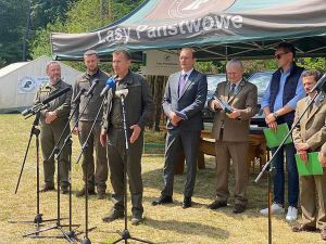 Польські лісівники передали 10 позашляховиків для потреб ЗСУ
